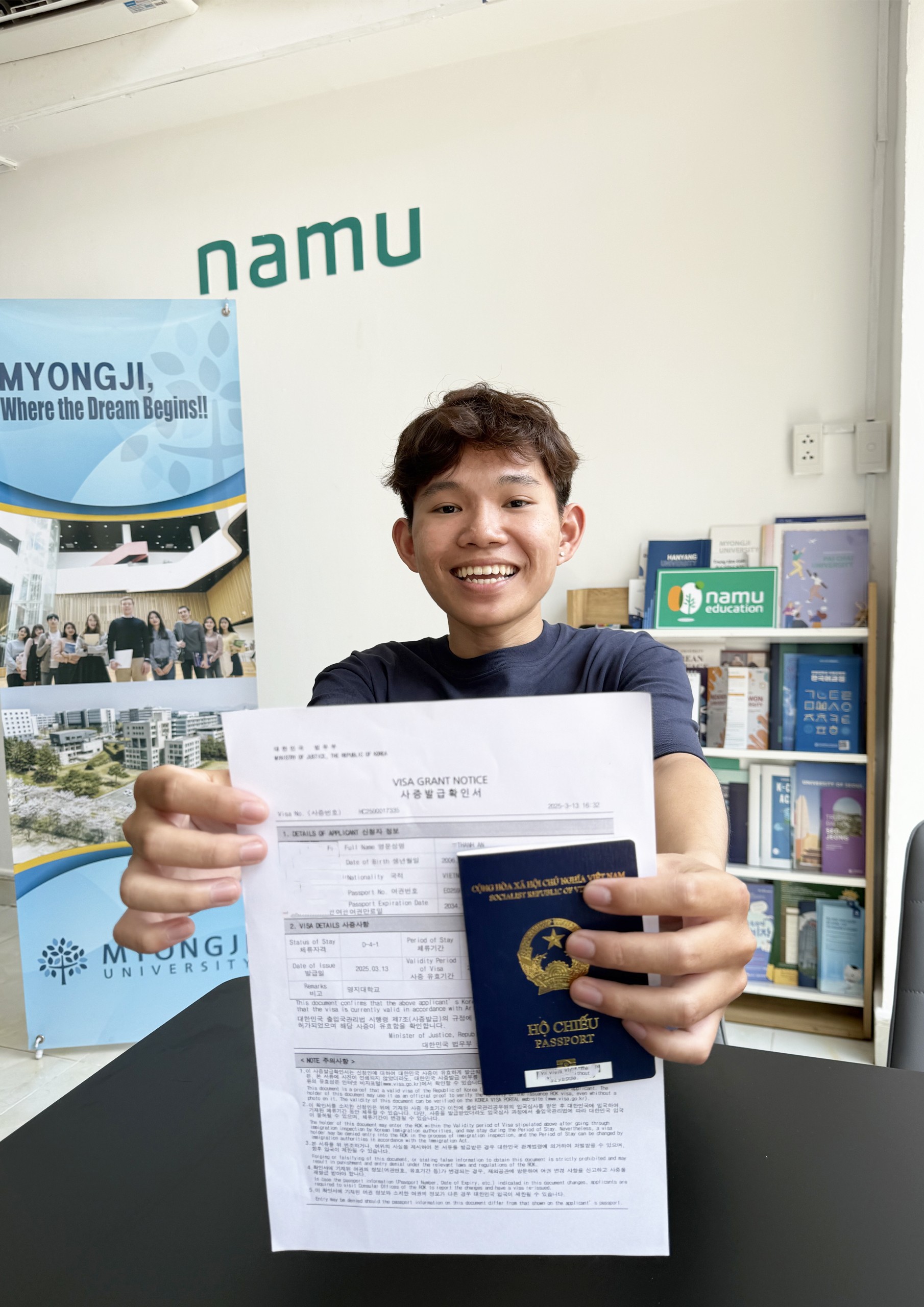 Học sinh nhận visa 16