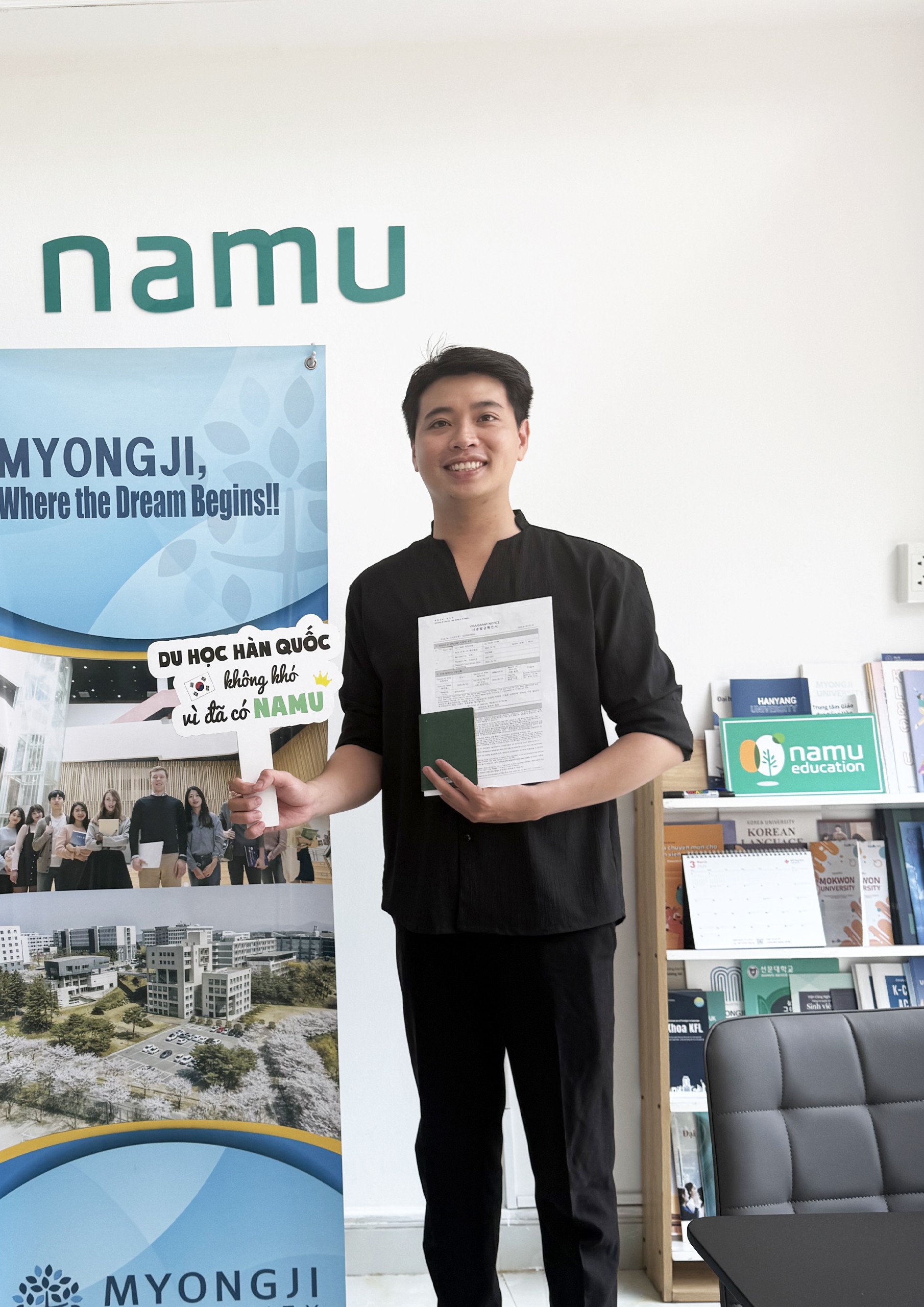 Học sinh nhận visa 19